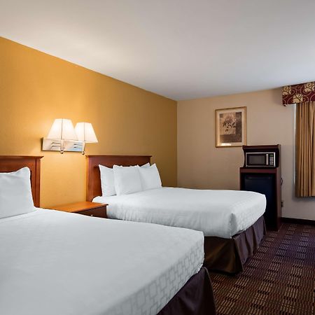 Surestay Hotel By Best Western East Brunswick Dış mekan fotoğraf