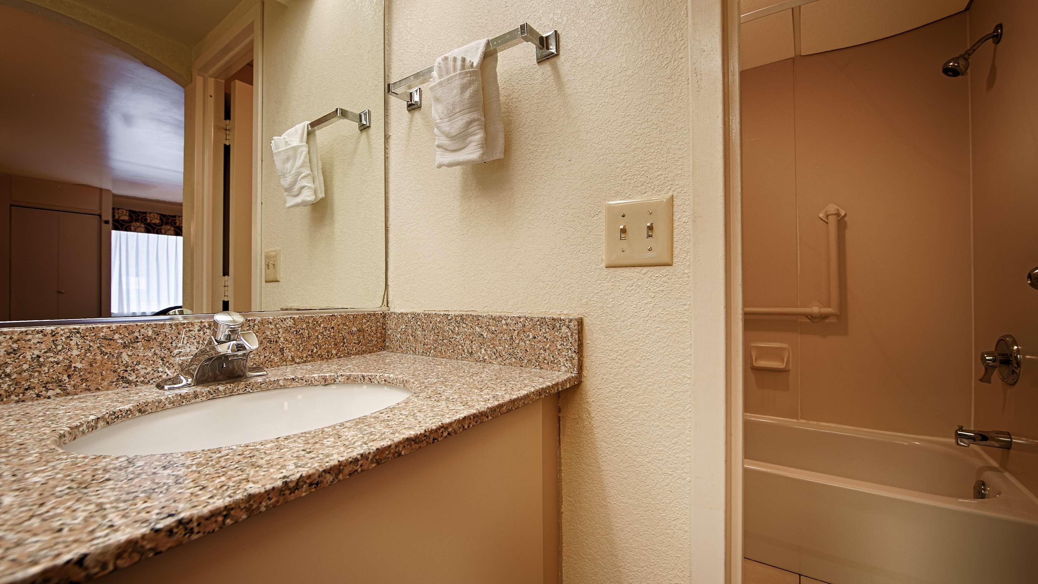 Surestay Hotel By Best Western East Brunswick Dış mekan fotoğraf