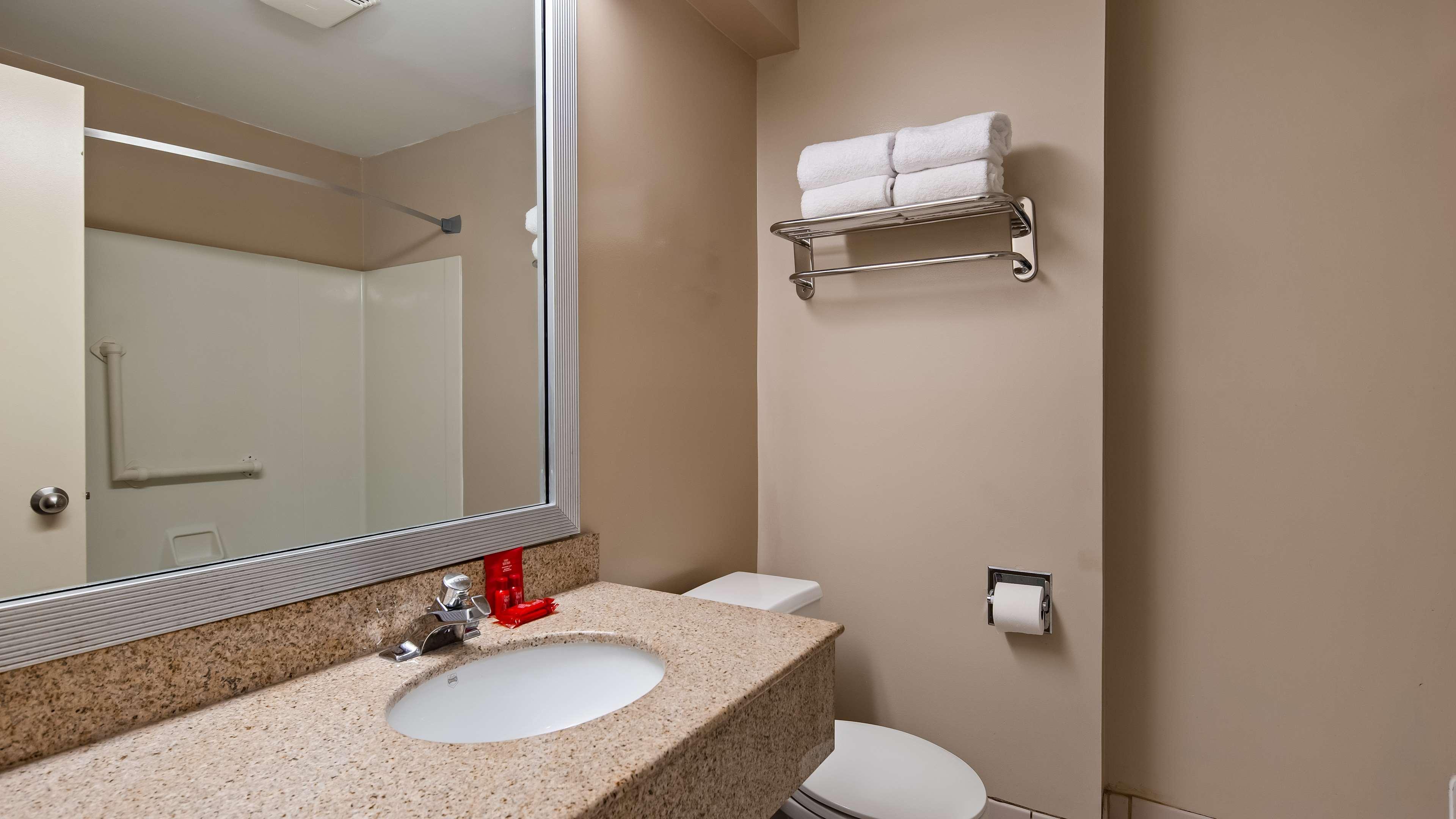 Surestay Hotel By Best Western East Brunswick Dış mekan fotoğraf