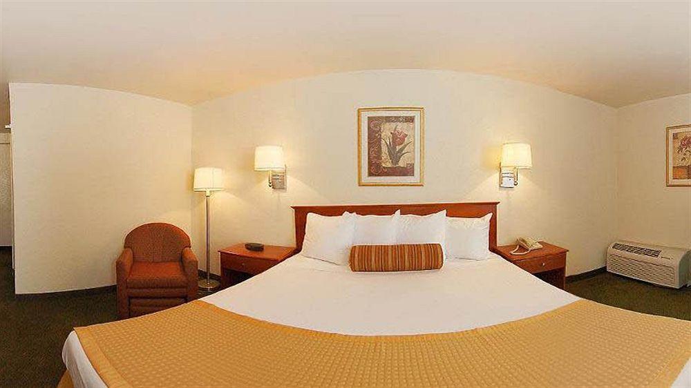 Surestay Hotel By Best Western East Brunswick Dış mekan fotoğraf