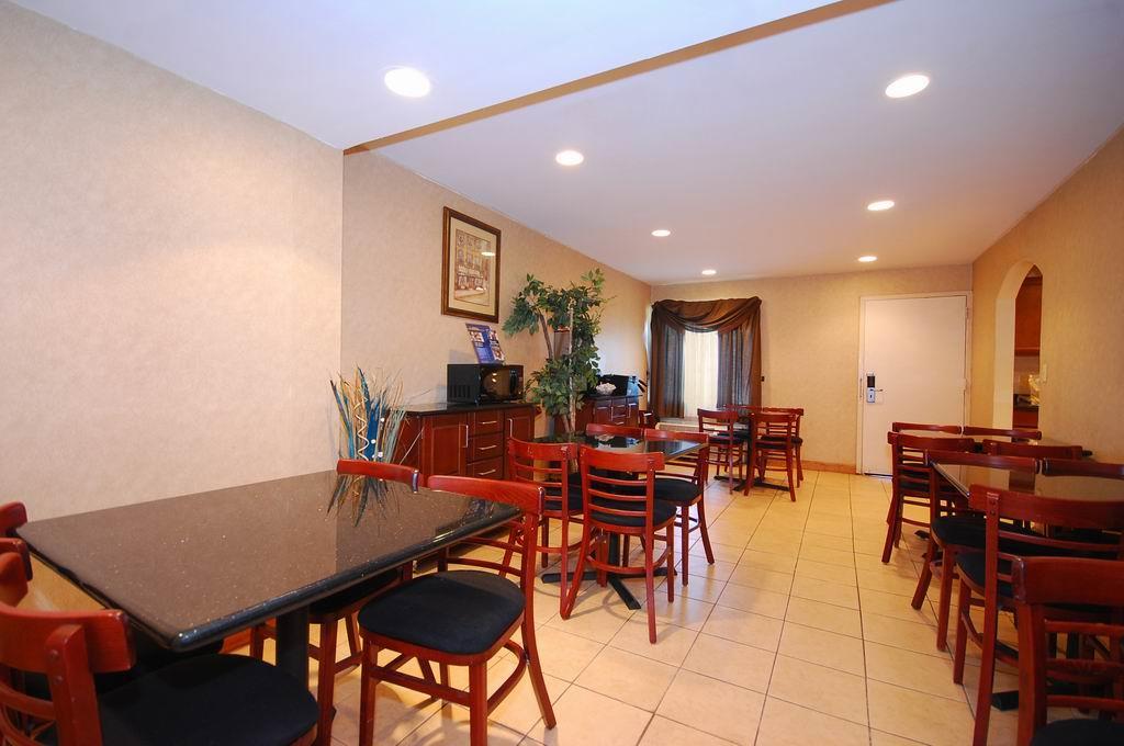 Surestay Hotel By Best Western East Brunswick Restoran fotoğraf