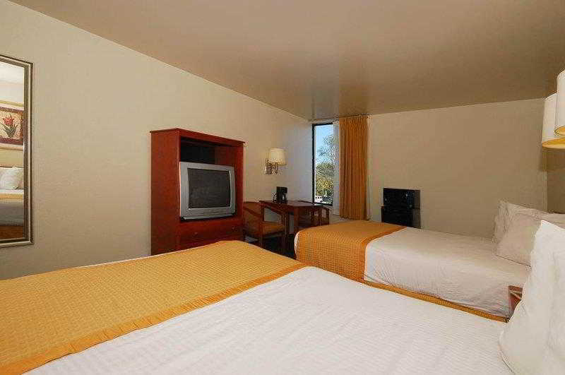 Surestay Hotel By Best Western East Brunswick Dış mekan fotoğraf